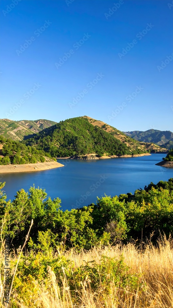 Fototapeta premium Scenic mountain lake vista (6)