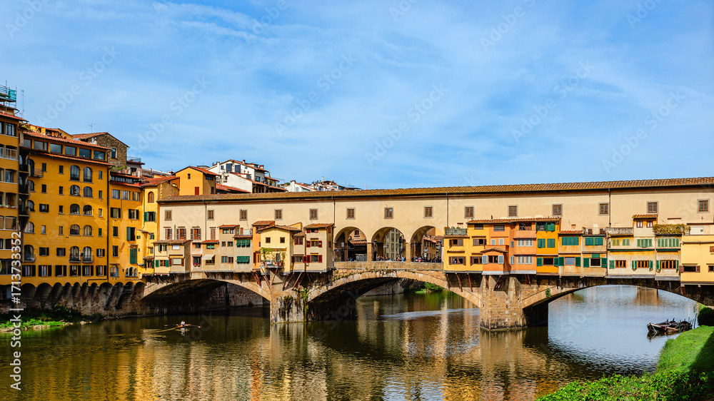 Obraz premium Ponte Vecchio bridge over Arno river in Florence, Italy