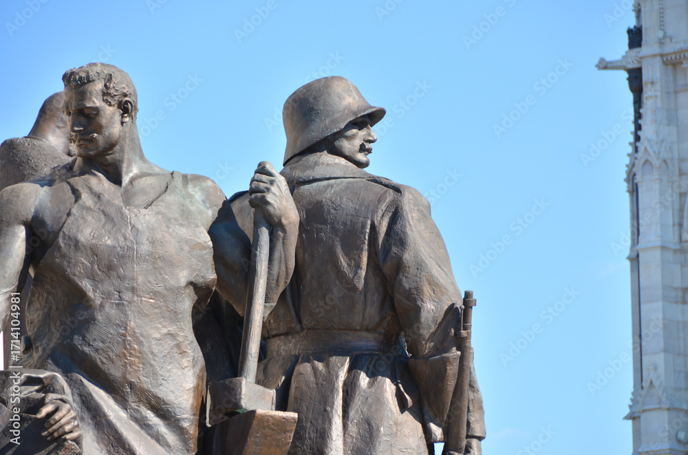 Naklejka premium Monumental bronze statue in Budapest