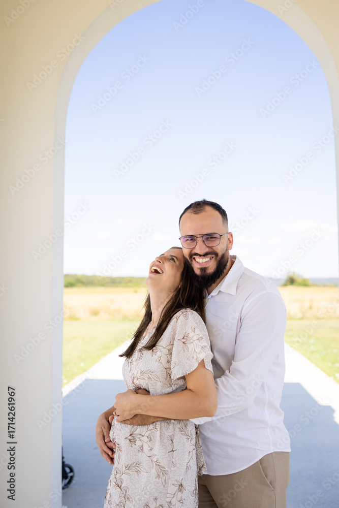 Naklejka premium Pregnant couple sharing happy moments expecting baby