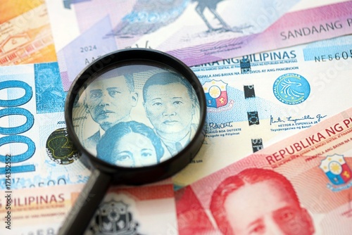 Canvas-taulu Philippines peso currency money bills and magnifying glass
