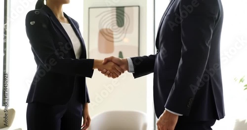 Wallpaper Mural Business professionals shaking hands in modern office (3) Torontodigital.ca