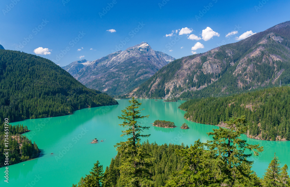 Obraz premium Overlook of Diablo Lake in North Cascades National Park with glacial flour giving the lake its turquoise color