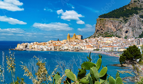 Fototapeta Naklejka Na Ścianę i Meble -  View of Cefalu, on the Tyrrhenian coast of Sicily, Italy
