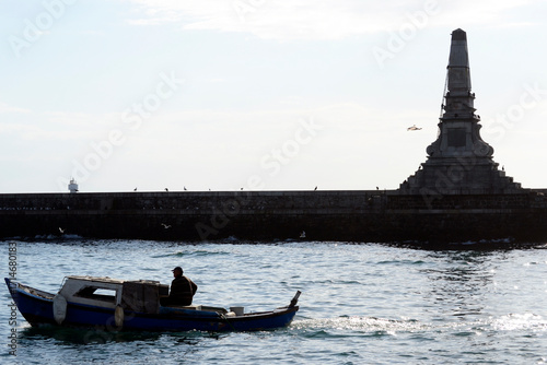 İstanbul Boğaziçi vapur ve Kadıköy İskelesi