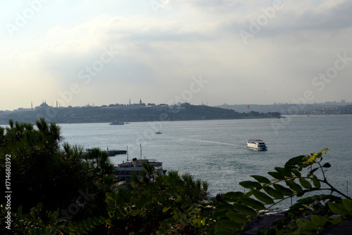 İstanbul Boğaziçi vapur ve Kadıköy İskelesi