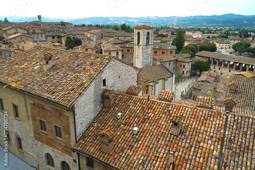 La struttura medievale perfettamente conservata del borgo di Gubbio, Umbria, Italia