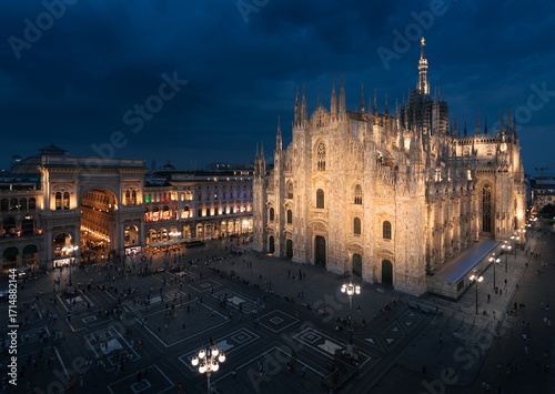 Wallpaper Mural Duomo di Milano top view Torontodigital.ca
