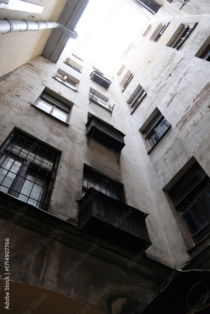 Obraz premium facades and windows in the courtyard-well, St. Petersburg