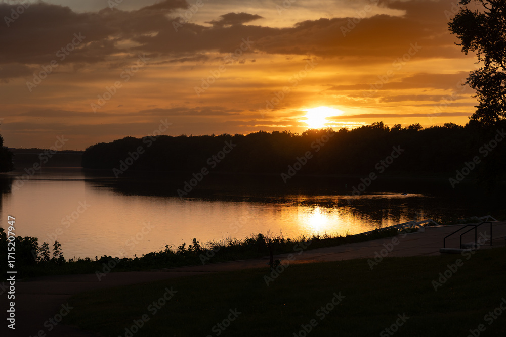 Obraz premium sunset on the river