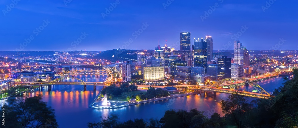 Fototapeta premium Exploring culture, history, and beauty through iconic landmarks.