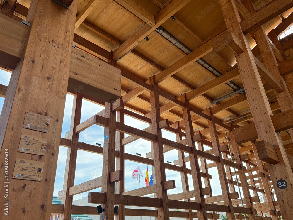 Fototapeta premium 大阪万博で有名な大屋根リング 