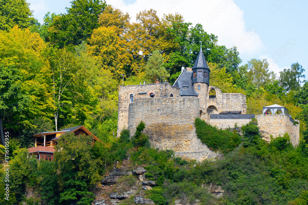 Fototapeta premium Kurort Rathen/Rathen in der Sächsischen Schweiz, Elbsandsteingebirge
