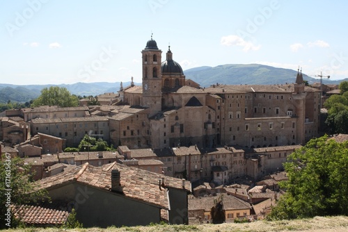 L'antica città rinascimentale di Urbino nelle Marche in Italia