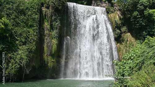 The Cascata Grande is formed by the left arm of the Liri River and is approximately 27 meters high:one of the few waterfalls to be found in the historic center of a city, unique in Italy and in Europe