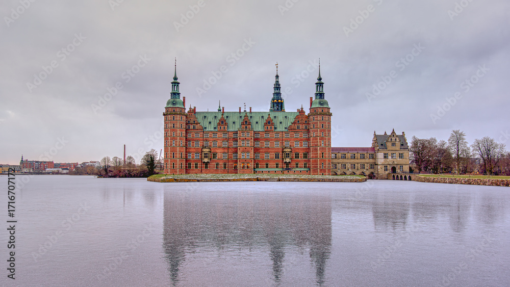Obraz premium reflections in the ice of Frederiksborg castle