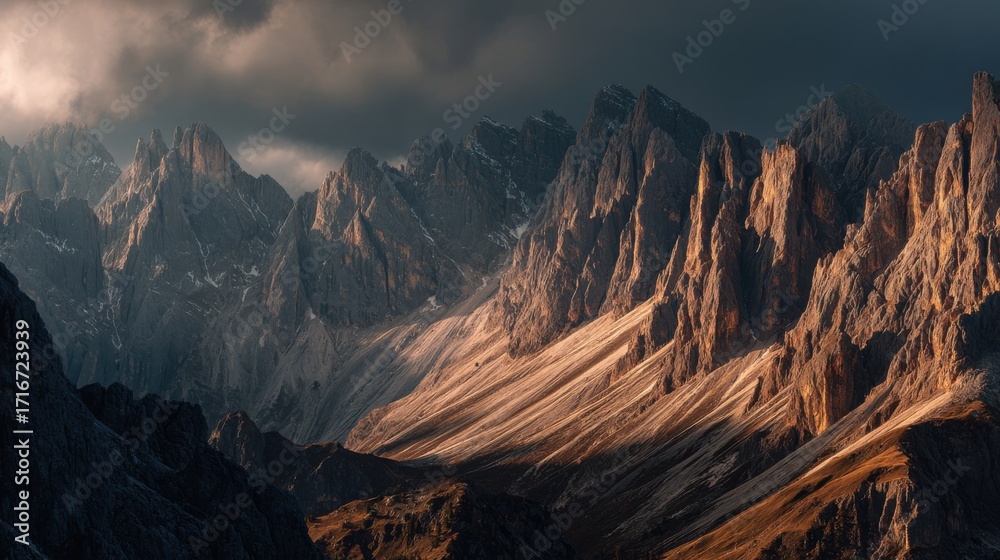 Naklejka premium Dramatic rocky mountain peaks in sunlight 