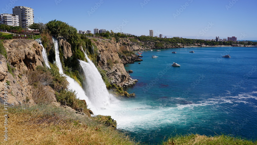 Fototapeta premium Wodospad Duden w Antalya w Turcji