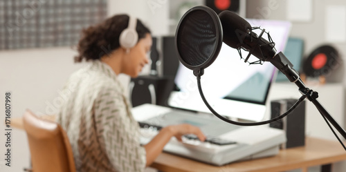 Bild auf Leinwand Microphone against woman playing synthesizer in recording studio, closeup