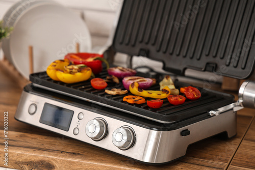 Modern electric grill with ...