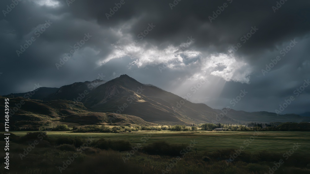 Obraz premium Sunlight breaking through dreamy stormy clouds, cinematic glow