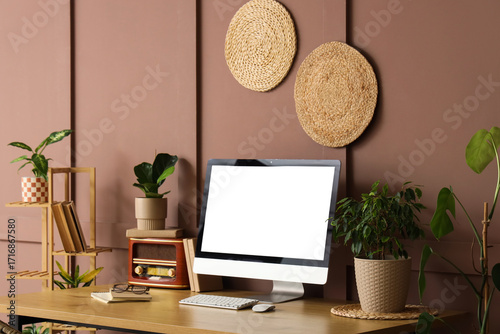 Modern home office workspac...