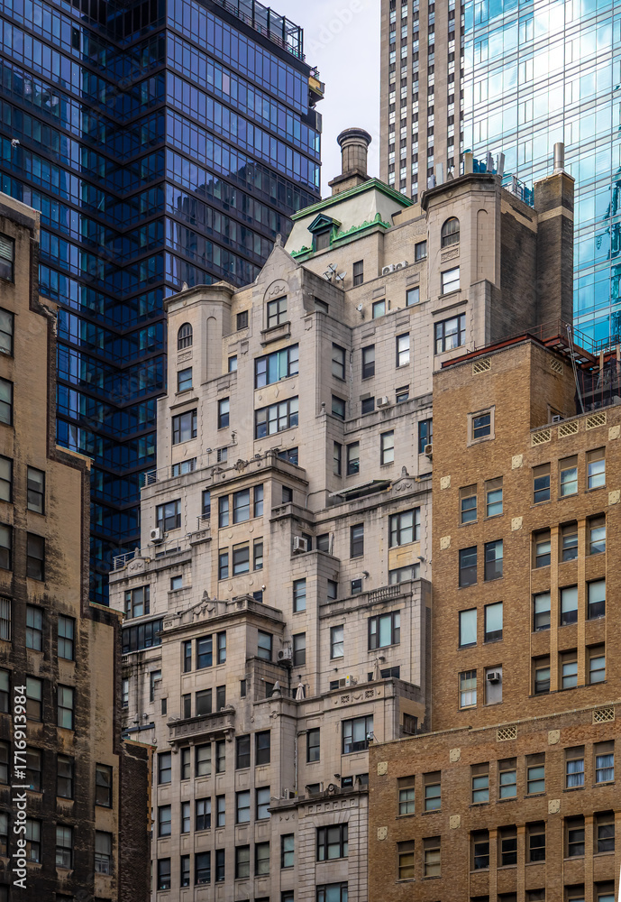 Fototapeta premium Fifth Avenue in Manhattan with skyscrapers, trees, and yellow taxi