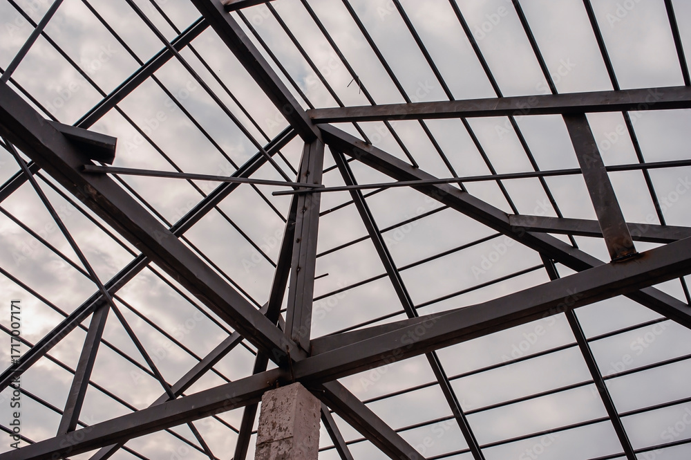 Φωτογραφία A structure made of steel to support the weight of the roof of the house