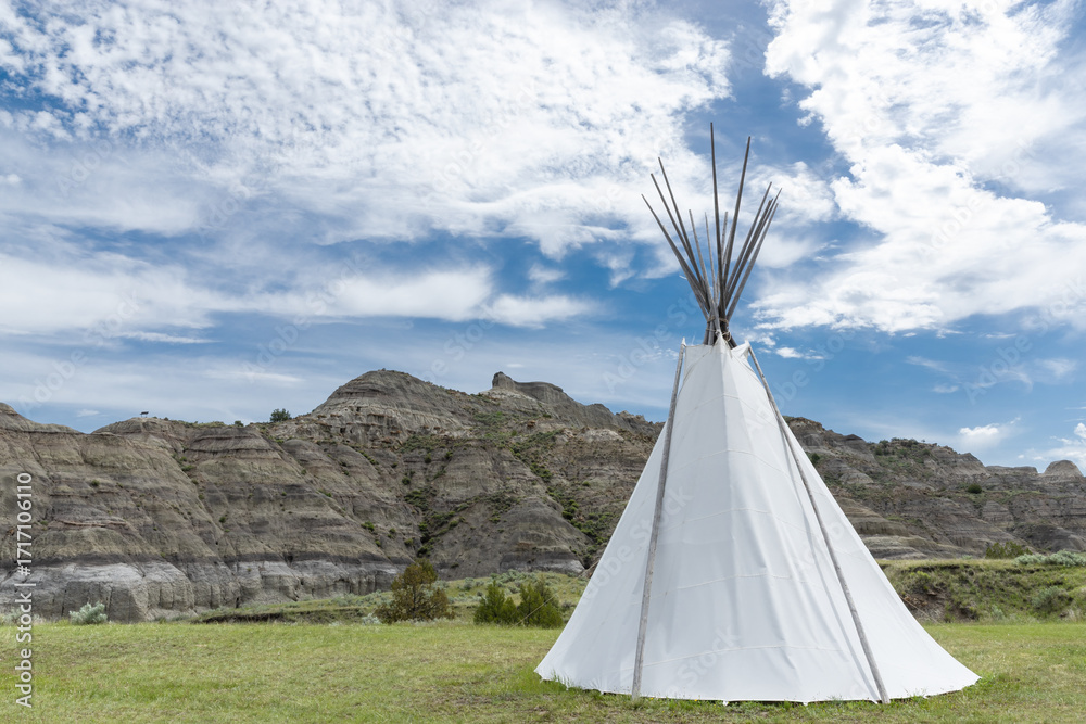 Ταπετσαρία Rare unusual sight sandstone hills with single teepee in front alone on green gr