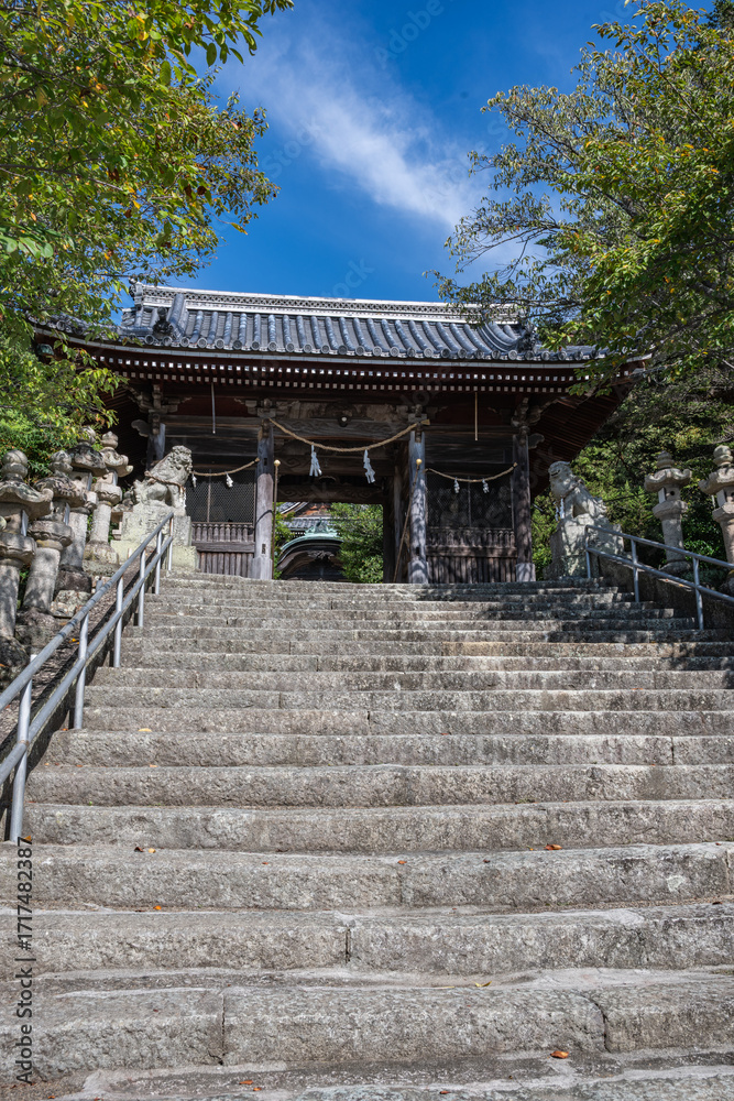 Obraz premium 日本の兵庫県赤穂市坂越の古くてとても美しい建物