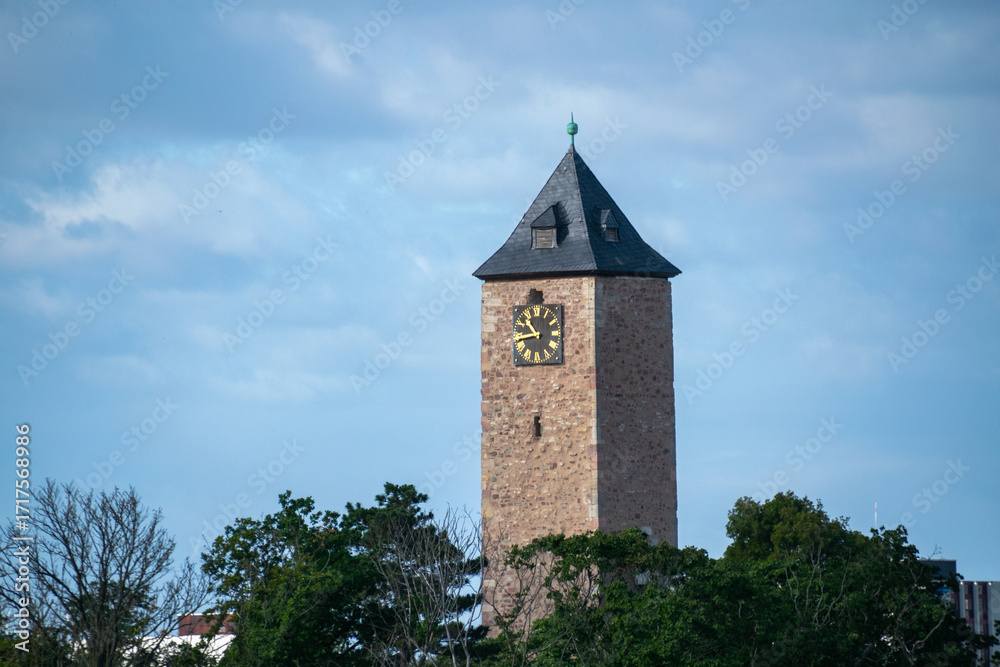 Naklejka premium A church building with a clock on it