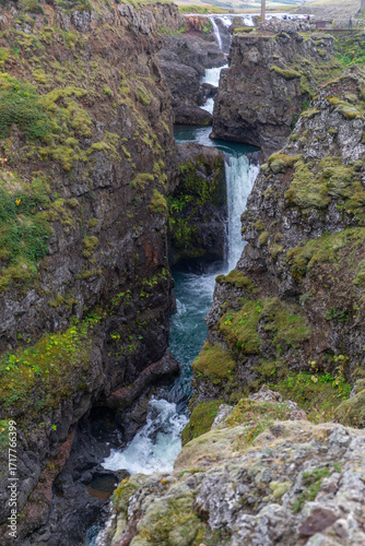 Cascades en enfilade de Kolufossar, au niveau du canyon de Kolugljúfur, dans le nord ouest de l'Islande