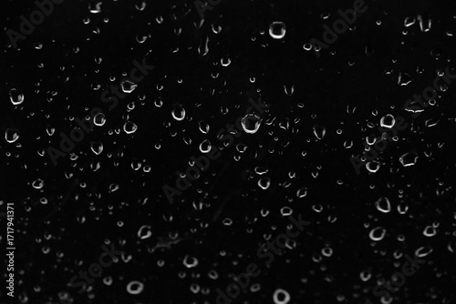 Fotografía rain drops on the window on black background,drops overlay effects,Drops of Water, Wet Rain Splash,Realistic pure droplets condensed texture