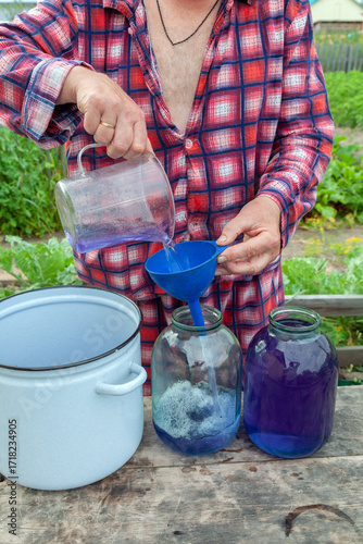 Canvas-taulu pouring moonshine into a jar