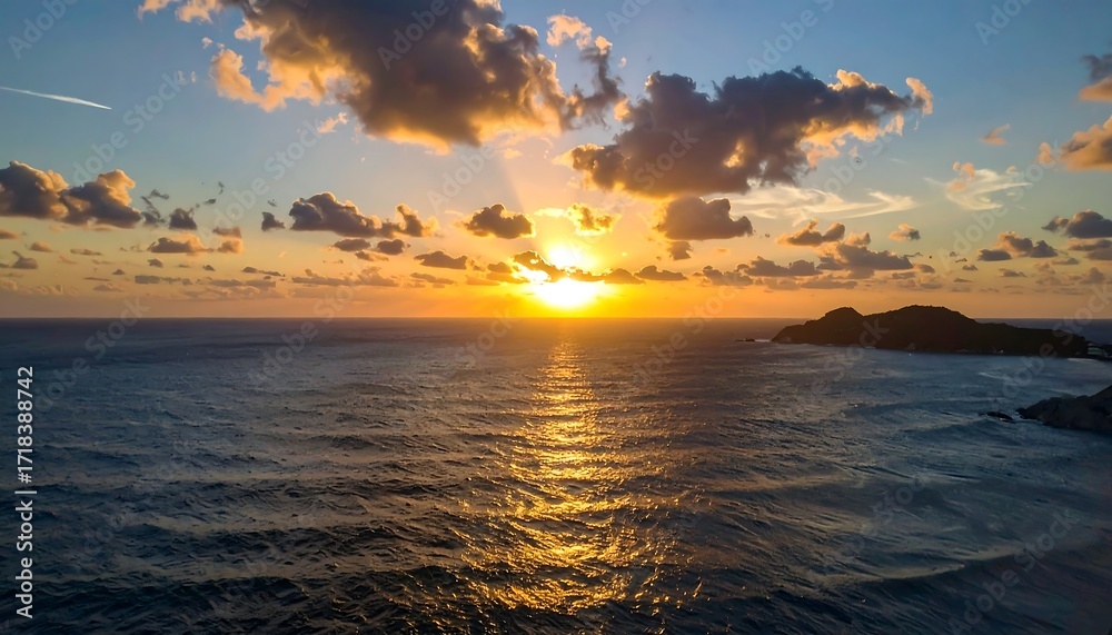 Fototapeta premium Panoramic sunset over ocean