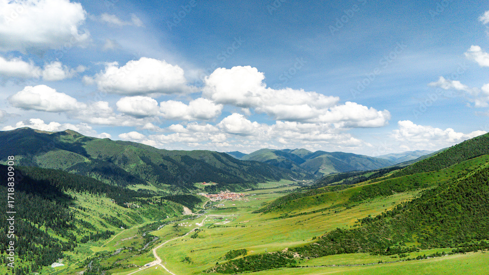 Fototapeta premium landscape with mountains and clouds