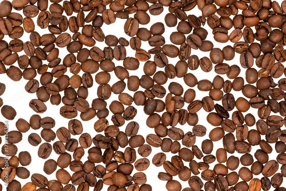 Obraz premium Freshly roasted coffee beans isolated on white background. coffee texture close-up, top view.