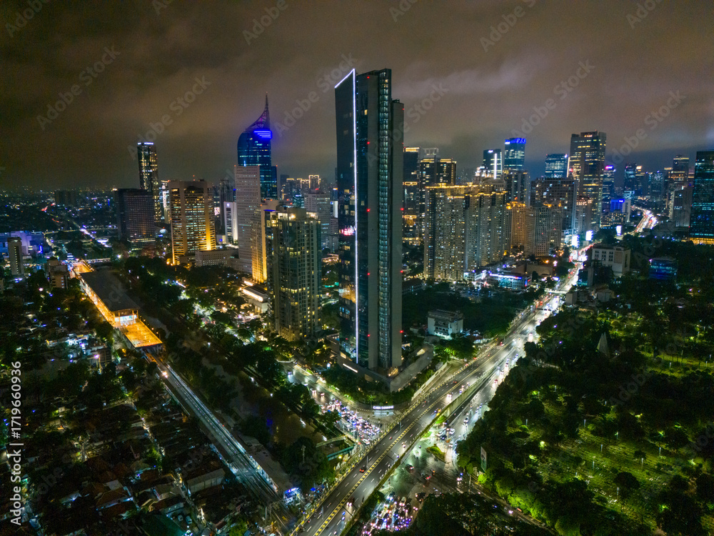 Obraz premium Indonesia, Malaysia: skyscrapers, sunset, train, vibrant photos