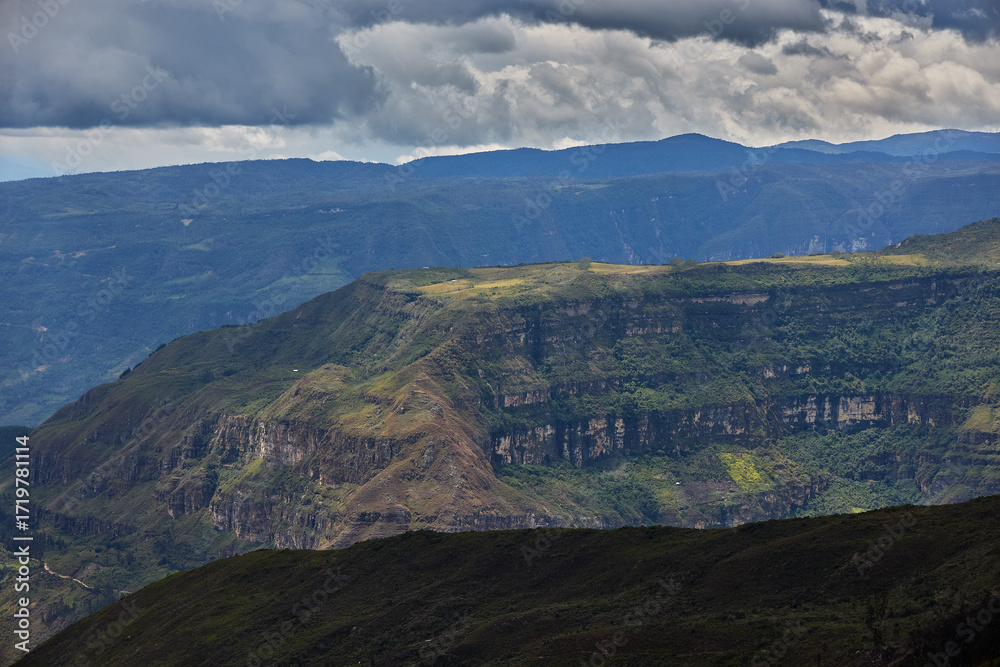 Naklejka premium Mirador of Huanca Urco near Chachapoyas, the view stretches across dramatic canyons and a vast Andean landscape. A sweeping panorama where depth, silence, and grandeur merge, offering a glimpse into t