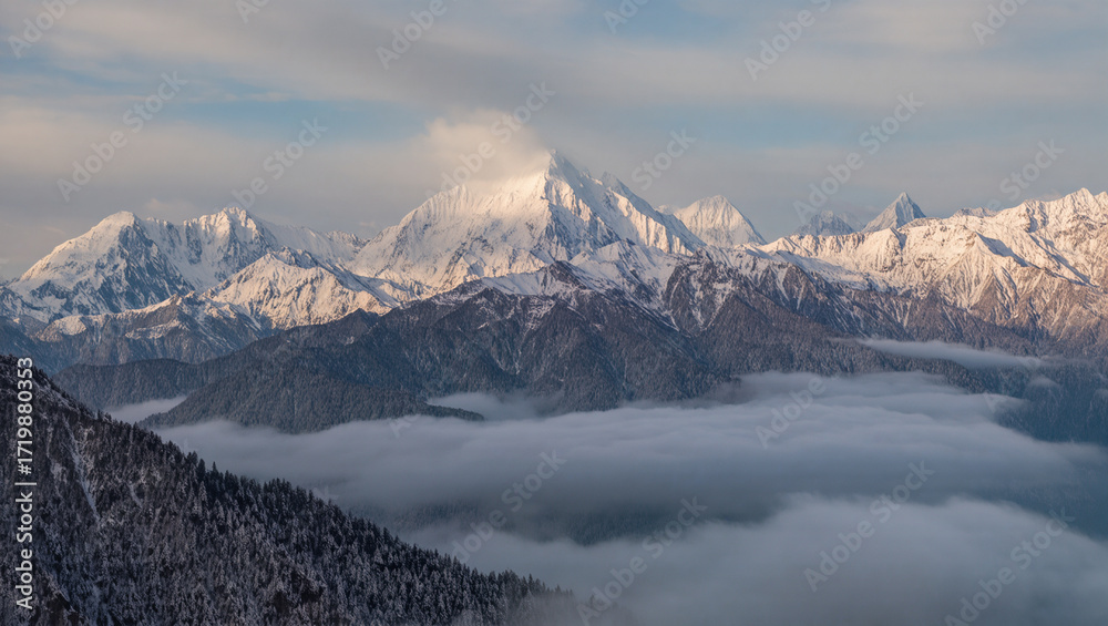 Fototapeta premium Majestic Snowy Mountain Range Landscape with Foggy Valley Scenery in Winter