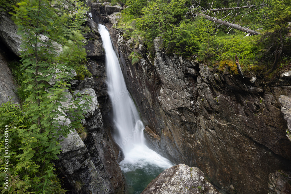 Obraz premium Huge waterfall (Obrovsky vodopad) in High Tatras mountains, Slovakia