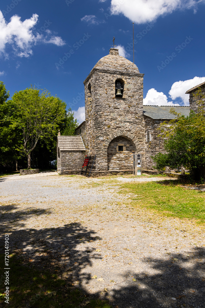 Fototapeta premium Church of Santa Maria de Cebreiro, Pedrafita do Cebreiro, Lugo province, Galicia, Spain
