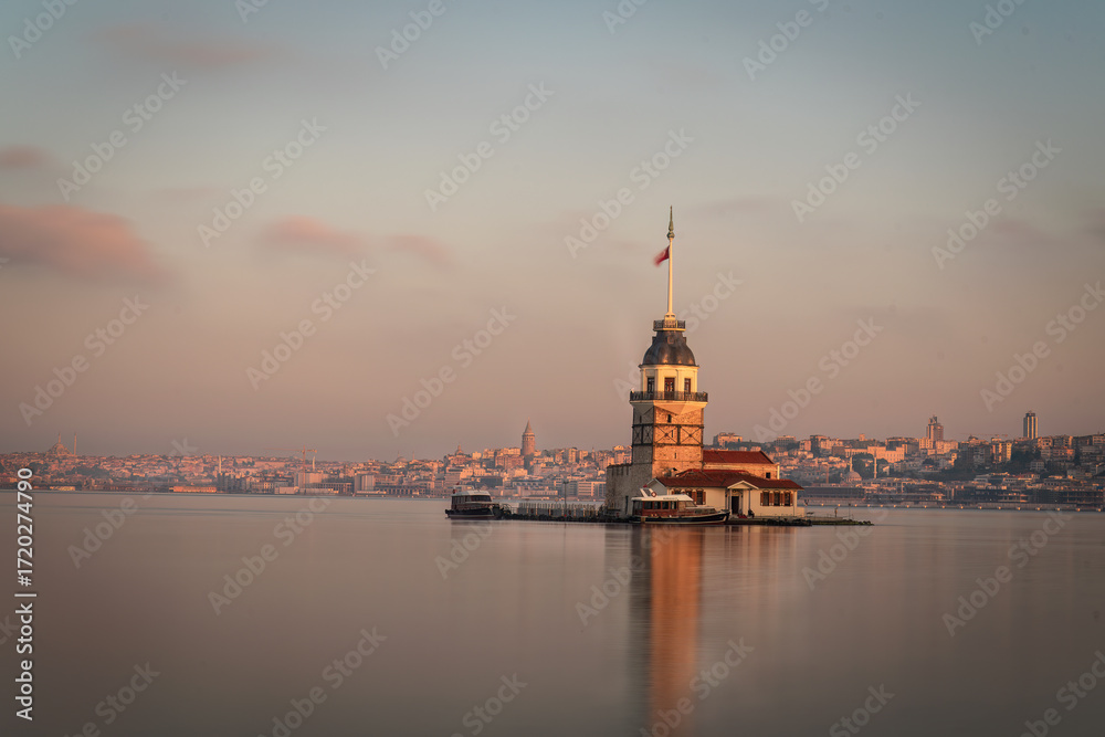 Fototapeta premium Long Exposure view of the Maiden's Tower in Istanbul in the morning light