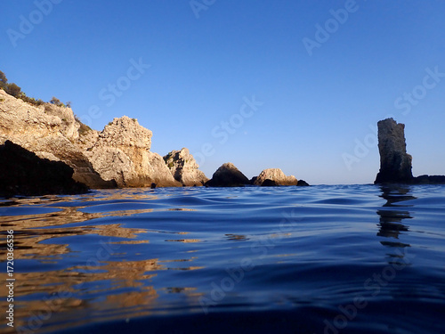 Faraglione e Costa Rocciosa dal Livello del Mare 2032