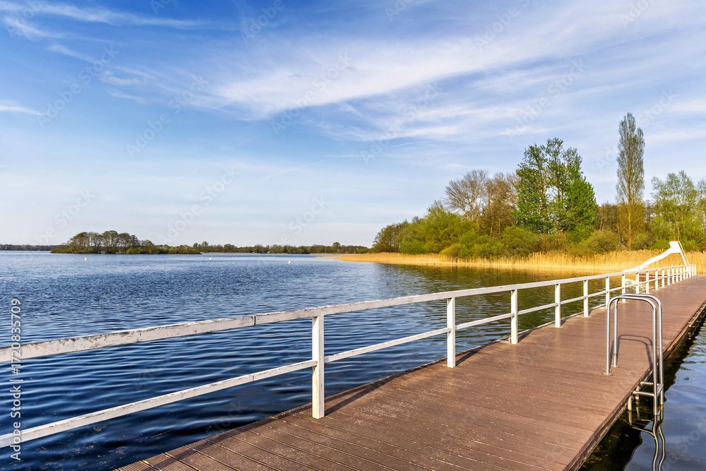 Obraz premium wooden bridge over lake