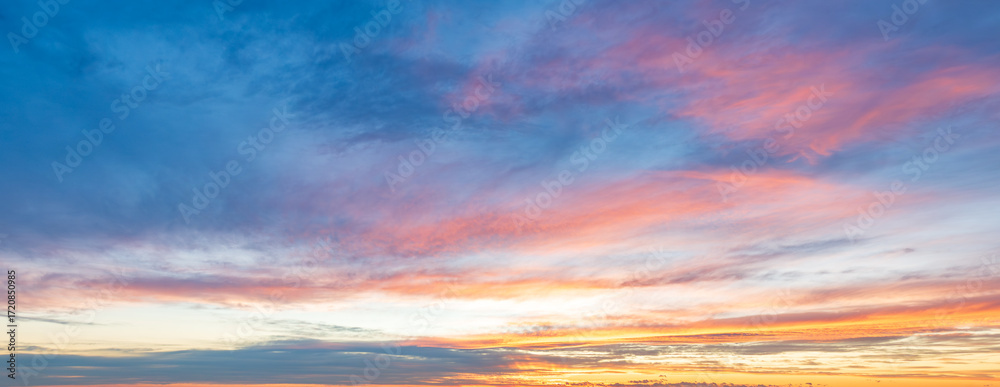 Fototapeta premium Abstract background of soft cloud formations at dawn or sunset.