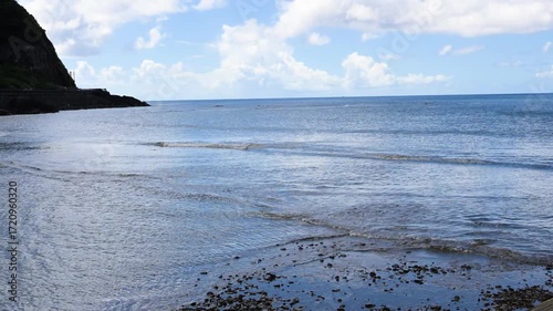 沖縄の海と波打ち際