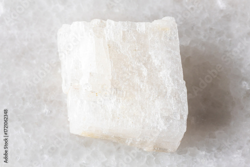 Tableau sur toile sample of raw colorless calcite rock on white