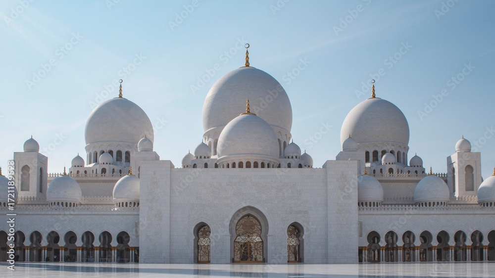 Fototapeta premium Front view of Sheikh Zayed Grand Mosque with domes and arches, Abu Dhabi