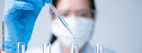 Cuadro en lienzo Young Asian woman scientist working science experiment laboratory research chemi